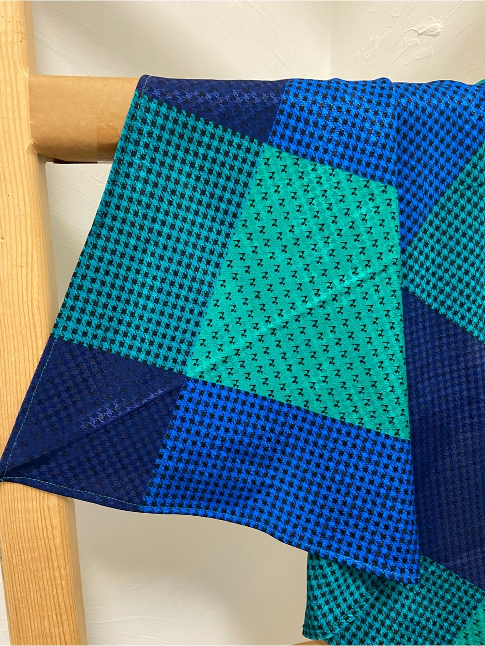 Triangle Scarf - Picture 2 of 3